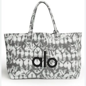 ALO Yoga Shopper Tote